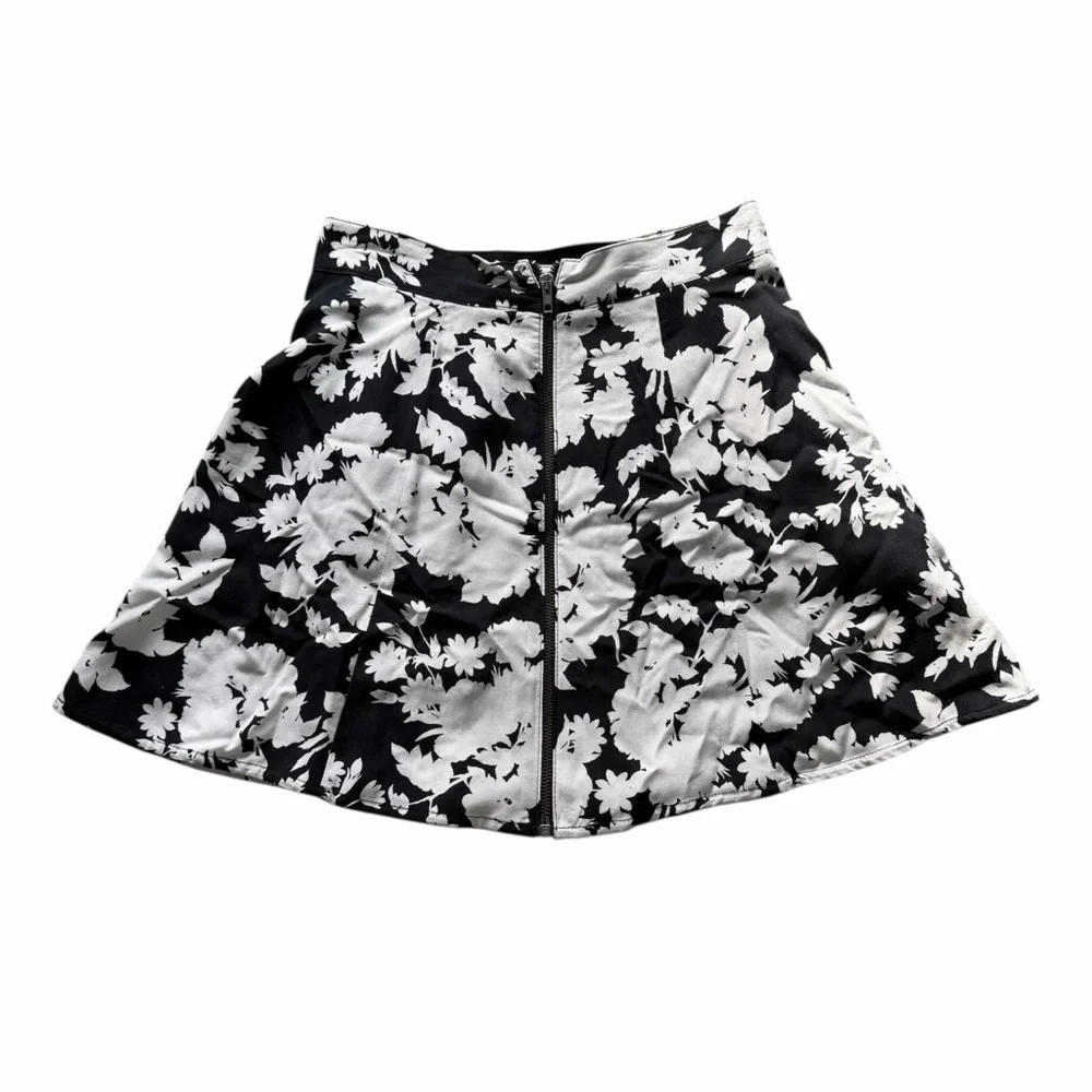 Pins & Needles Black and White Floral Skater Mini Skirt Floral Zip Up Juniors M‎